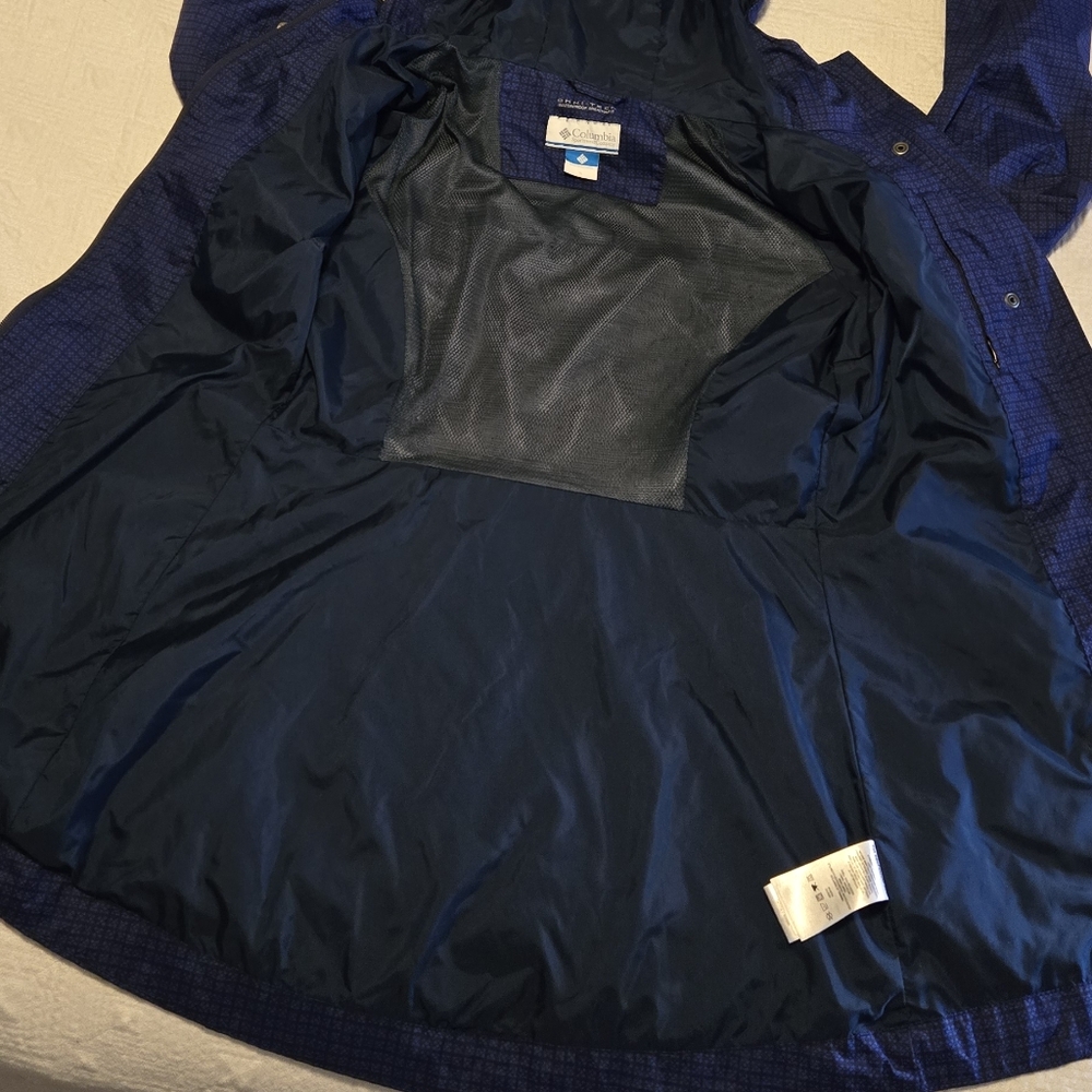 Columbia Omni-Tech Breathable Hooded Rain Jacket, Blue Grid Print, Size Small - Picture 6 of 10